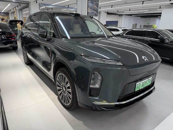 NIO ET7